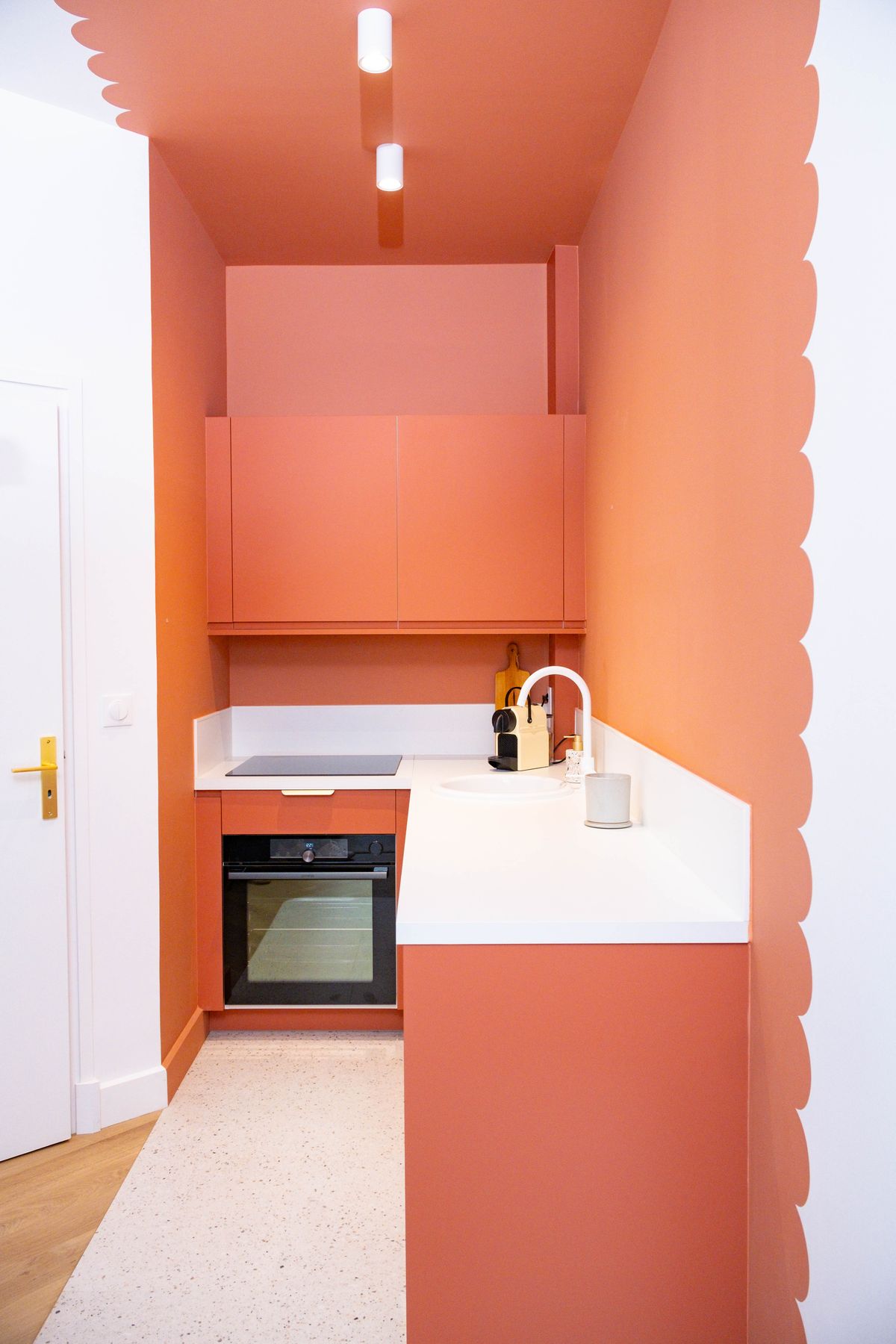 Cuisine pêche à frise festonnée, appartement Bossuet