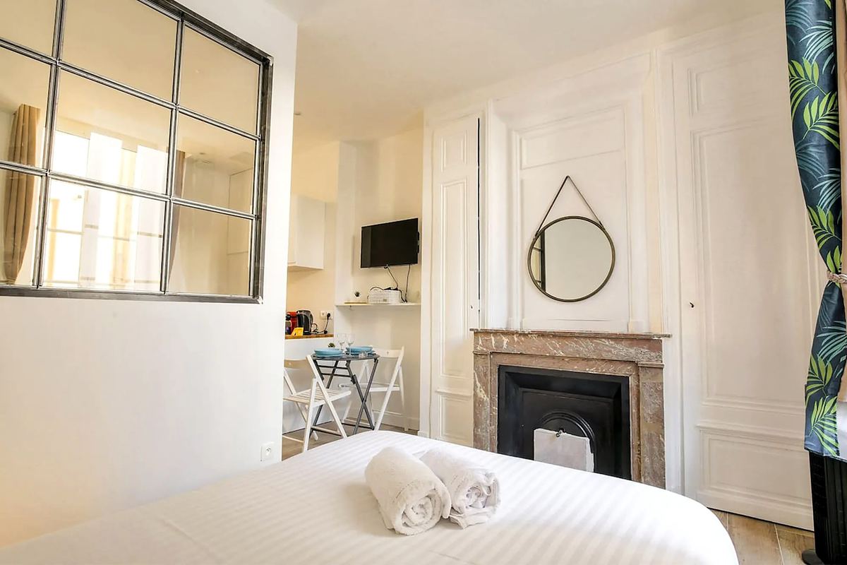 Rénovation Studio Condé — Studio · investissement locatif, par DME Bâtiment