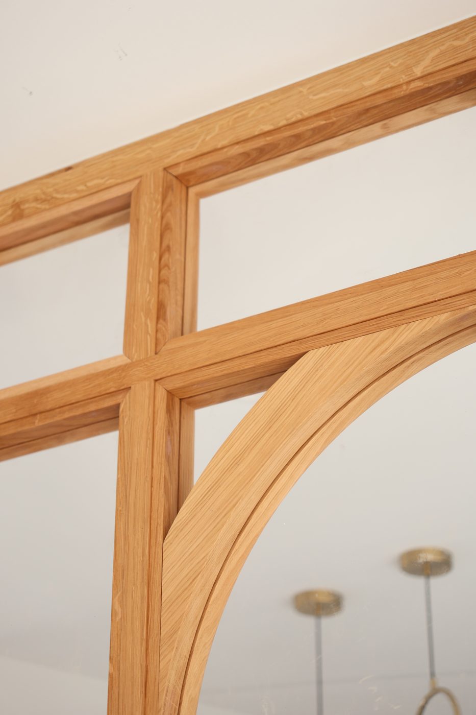 Verrière en chêne en arche réalisée sur mesure